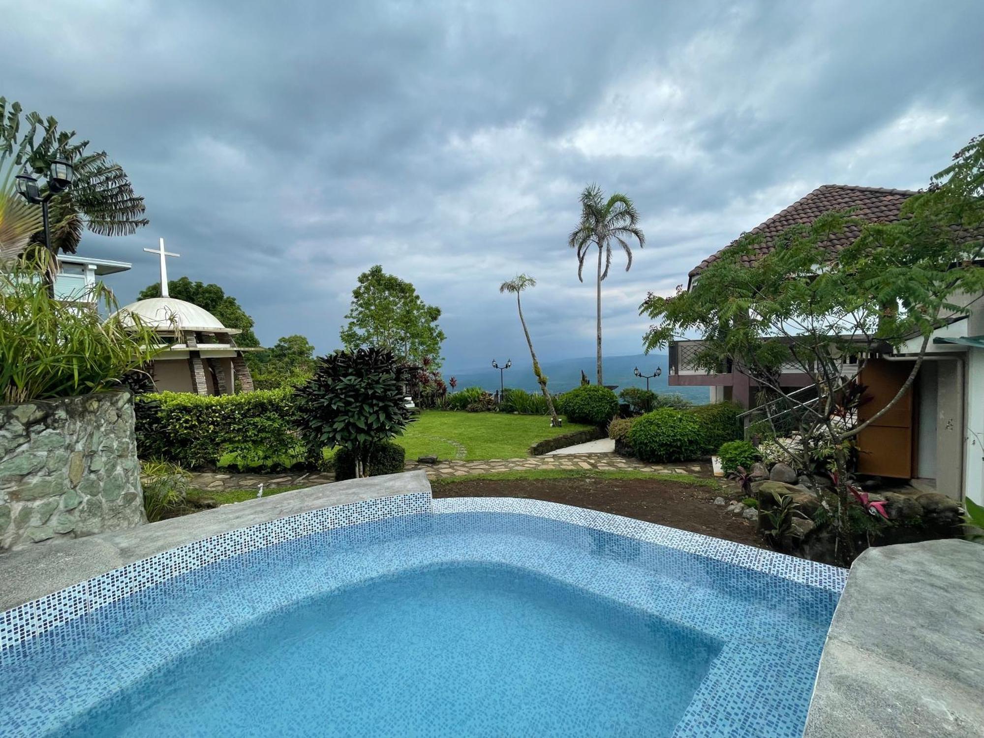 The Lakeview Suites Tagaytay City Dış mekan fotoğraf